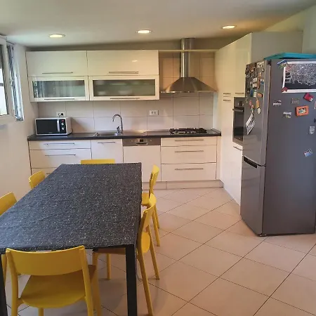 Great For 5 Apartment Split