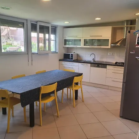 Apartment Great For 5 *